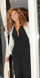 th_75096_celebrity_paradise.com_TheElder_Beyonce2010_07_06_shopping13_122_115lo.jpg
