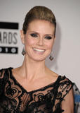 th_07957_celebrity_paradise.com_TheElder_HeidiKlum25_122_195lo.jpg