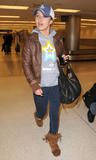 th_70240_Preppie_-_Hayden_Panettiere_arriving_at_Miami_International_Airport_-_Dec._31_2009_2349_122_199lo.jpg