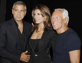 th_93773_GeorgeClooney_ArmaniFashionShowSep272010_By_oTTo10_122_420lo.jpg
