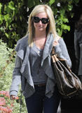 th_11537_ashleytisdaleoutinwesthollywoodtikipetercelebritycity007_123_68lo.jpg